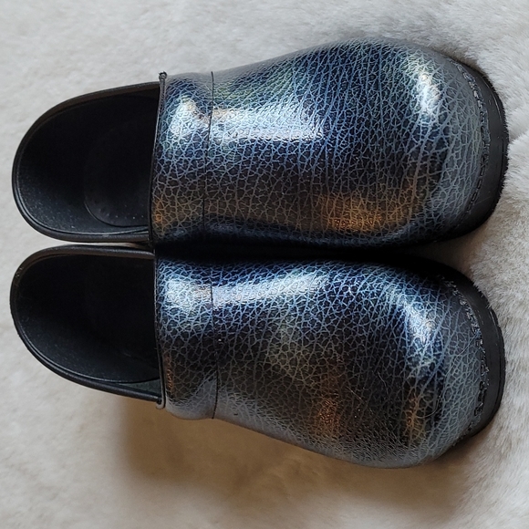 Dansko Blue Python Snakeskin Metallic Casual Comfortable Clog Shoes 38 - Picture 1 of 11